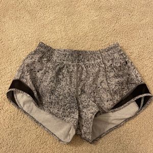 Lululemon hotty hot shorts size 6